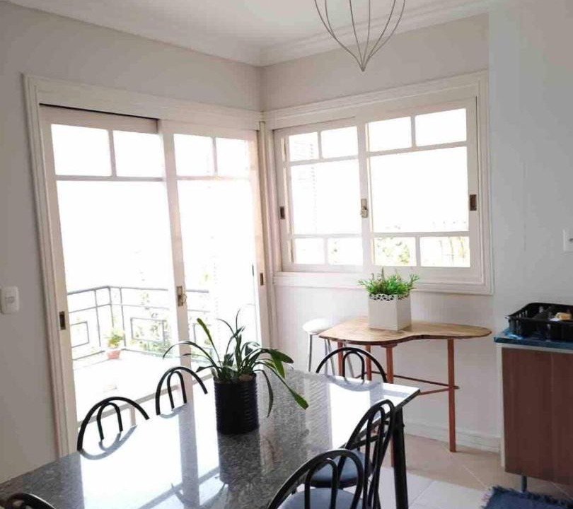 Fenavinho House | Casa em bairro nobre, bem localizada, com suite.