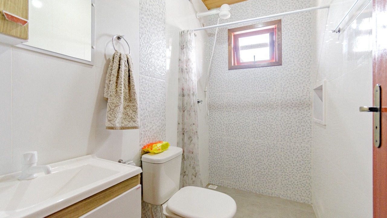 Photo of Bathroom in Praia da Armacao do Itapocoroi