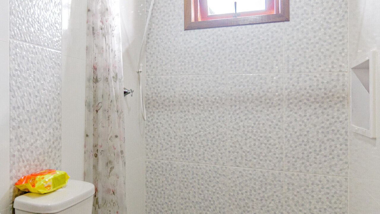 Photo of Bathroom in Praia da Armacao do Itapocoroi