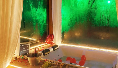 Honeymoon Chalet, Jetted Tub, Mountain View