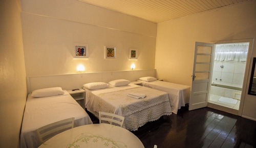 Business Single Room (Até 4 Pessoas / Up to 4 People)