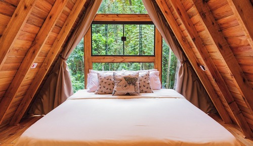 Romantic Chalet, 1 Queen Bed with Sofa bed, Jetted Tub, Courtyard Area