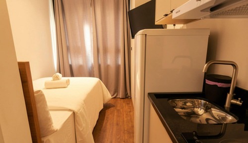 Deluxe Studio