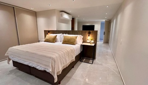 Deluxe Suite, City View
