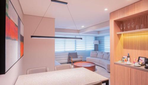 Family Apartment with One King Bed and Two Single Beds