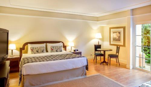 Deluxe Room (1 adult + 1 child)