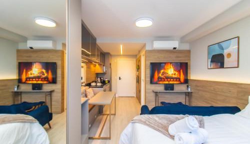 One-Bedroom Apartment with City View