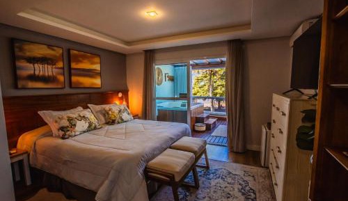 Queen Suite with Spa Bath