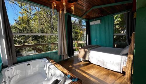 Queen Suite with Spa Bath
