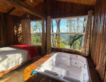 Queen Suite with Spa Bath