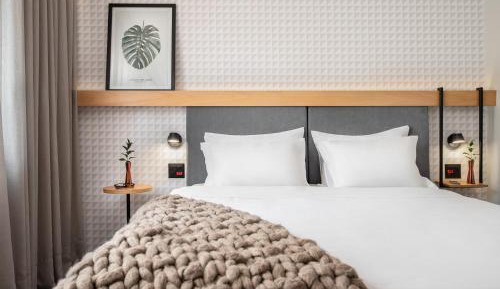 Premium Double - 1 King Bed