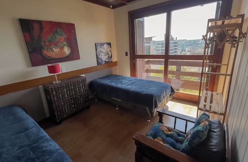 Humaita House | Casa com Vista Lareira e Churrasqueira na Serra