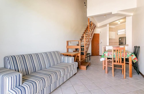 Cachoeira do Bom Jesus Apartment | Cozy Two-story House Just 120m From the Beach! EDE