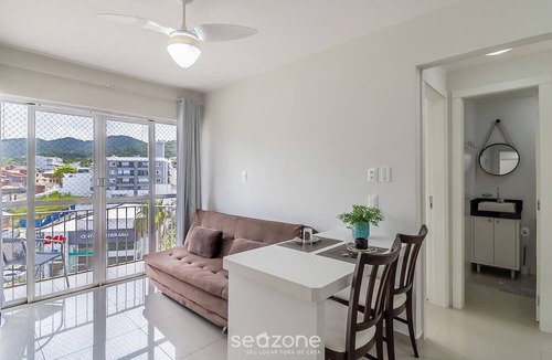Pioneiros Apartment | Modern Apartment Near the BC Ferris Wheel Mbh0601