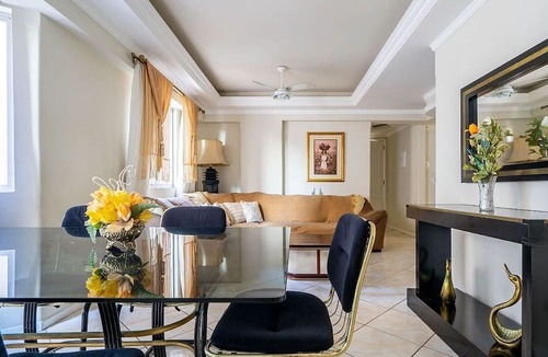 Centro Apartment | 3 Bedroom apt 100m fr/the Central Beach BC Edg401