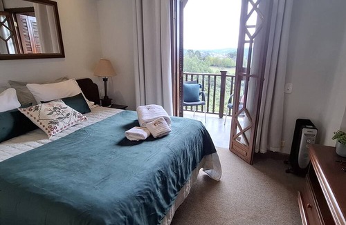 Alto do Capivari Apartment | Duplex em Castelo Piscina e Lareira