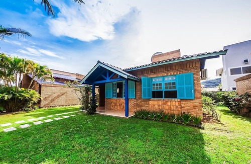 Ponta das Canas House | Condominium with pool House with terrace and barbecue