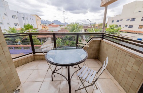 Praia do Morro Apartment | MARTHA SCHWANTZ BUILDING 202, 4 bedroom apartment - 2 garages 200m from MORRO BEACH.
