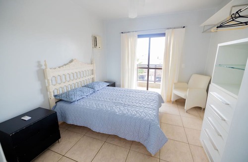 Praia do Morro Apartment | MARTHA SCHWANTZ BUILDING 202, 4 bedroom apartment - 2 garages 200m from MORRO BEACH.