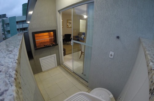Centro Apartment | Excellent 2-bedroom apartment in the center of Bombinhas, 300 meters from the beach.