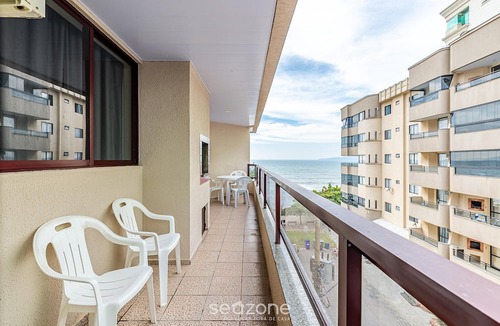 Itapema Apartment | Apartments in a Beachfront Building at Meia Praia, Itapema - Evbs