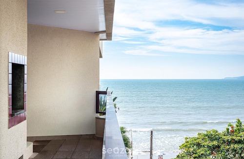 Itapema Apartment | Apartments in a Beachfront Building at Meia Praia, Itapema - Evbs