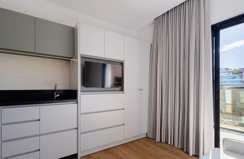 Centro Apartment | Apartments in a Building With a Pool, 180m From the Beach in Bombinhas - Sfrs