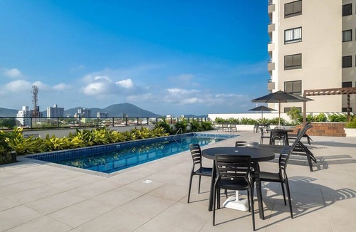 Praia da Armacao do Itapocoroi Apartment | Estadia completa com piscina a 400m da Praia da Armação - SKL