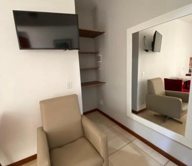 Vila Nova Hotel | Suíte confortável e exclusiva, situada a apenas cinco minutos de caminhada da Praia do Forte