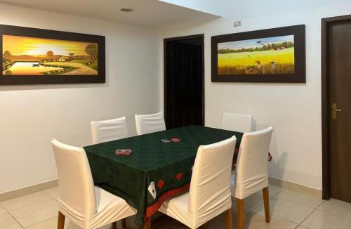 Guaratuba House | Sobrado triplex aconchegante a 500 metros da Praia Central de Guaratuba