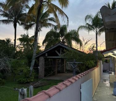 Sao Lourenco House | Casa com Piscina e Churrasqueira Até 14 hóspedes Bertioga