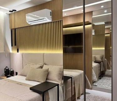 Cavaleiros Apartment | Apartamento 2quartos para 6 pessoas , Piscina, Ar condicionado, WIFI, Garagem dentro condomínio Grátis, 5 min da Praia, Lava e Seca