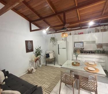 Pioneiros Apartment | Chalé com lareira & jacuzzi privativa aquecida 300 m da Praia e Roda Gigante