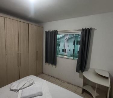 Palhoca Apartment | Apartamento simples com vista para a praça