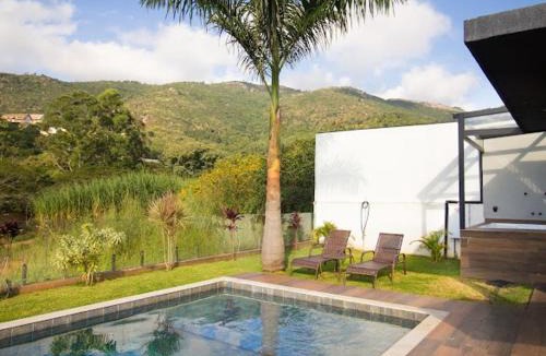 Itapetinga House | Piscina aquecida, Jacuzzi e Vista da Pedra Grande