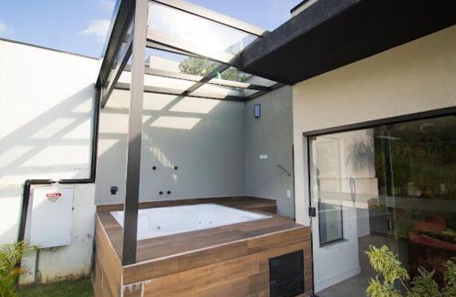 Itapetinga House | Piscina aquecida, Jacuzzi e Vista da Pedra Grande