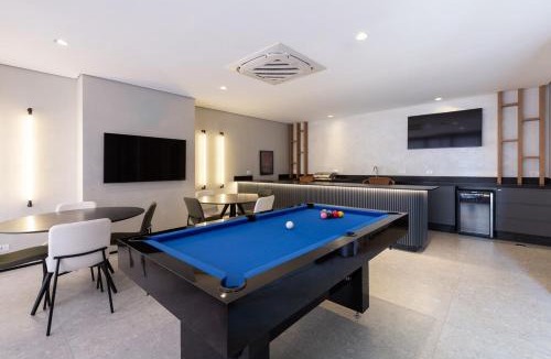 Zona 01 Apartment | Stay Home Maringá - 4 hóspedes - Cama King e Sofá cama - Piscina Aquecida - Sauna - Sala de lazer com Bilhar - Área coworking - Lavanderia