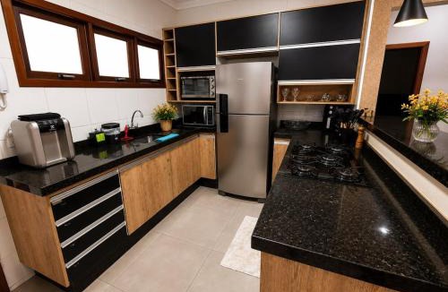 Ourinhos House | Casa c/suíte, closet, churrasqueira e 2 vagas