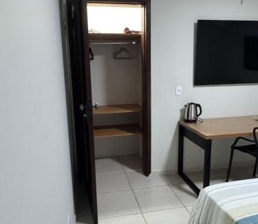 Santa Felicidade House | Suíte Sta Felicità 1 Confortável e com garagem, no charmoso Bairro de Santa Felicidade