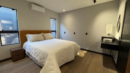 Palhoca House | Casa com 4 suítes, piscina aquecida e sauna