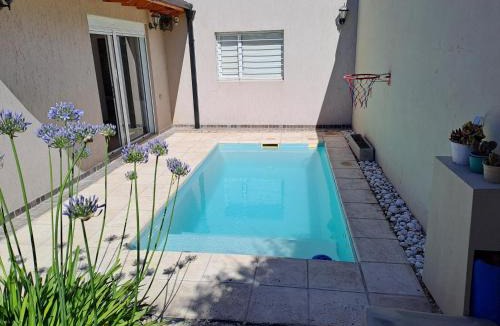 Balneario El Condor House | Casa Familiar con Piscina en El Cóndor - a 20' de Viedma