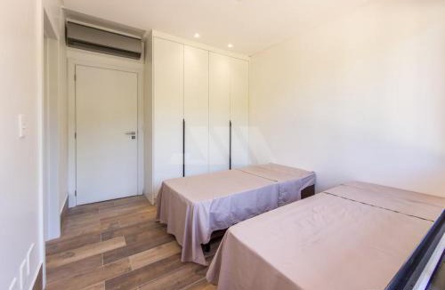 Estaleiro House | Casa Vivá Piscina Privativa, pertinho da Praia no Estaleirinho, wi-fi e 3 Suítes Climatizadas