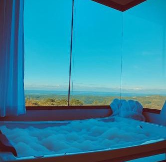 Bom Retiro Ski Chalet | Chalé Romântico Serra Catarinense Hidro e Lareira