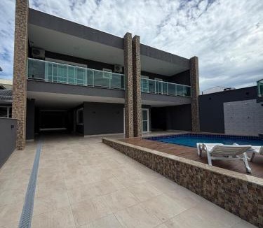 Pontal do Parana House | Casa alto padrão com piscina aquecida a 200 metros da praia em balneário atami