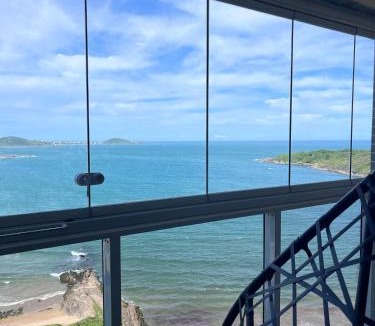 Praia do Morro Apartment | Vista na Praia do Morro! Frente Mar & Suíte com Ar