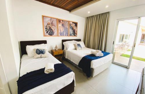 Foz do Iguacu House | Casa- piscina -churrasqueira-6suite-1qto-garagem -Ar ate 22 pessoas