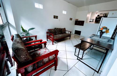 Bela Vista House | Refúgio até 8 pessoas Churrasqueira e pátio cercado