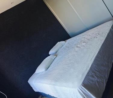 Esmeralda House | suite ampla em sobrado com ar e garagem