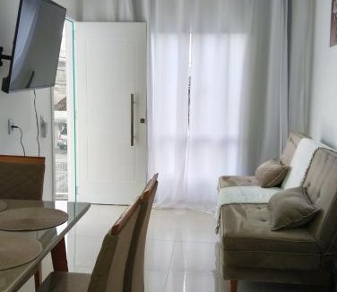 Centro Apartment | Apto Moderno a 700 metros da praia com varanda