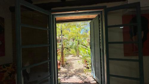 Moura Brasil House | Suite com jardim privativo - Casa das Bromélias - 02